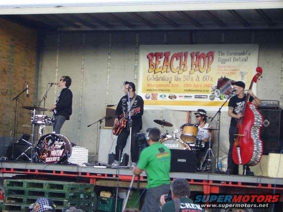 bh19.jpg Slim Jim Phantom and the Retro Rockets