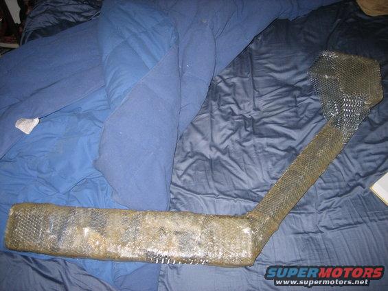 img_2007.jpg still have to put on another layer of fiberglass all around, and smoothe the whole thing out.