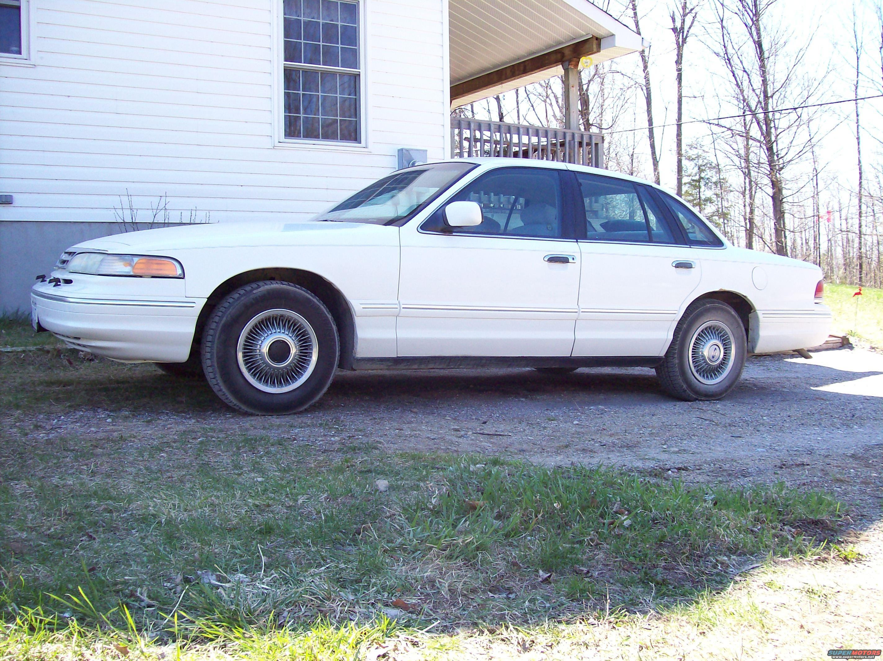 1997 Ford Crown Victoria photo