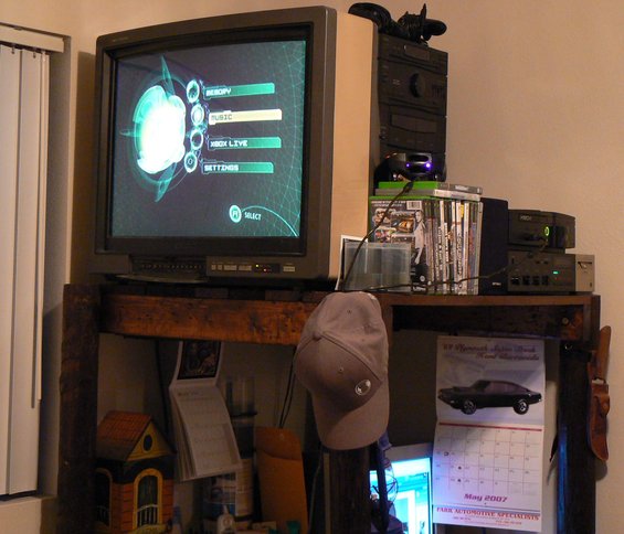 p1000471.jpg My 25" Sony XBR I got for free from work.