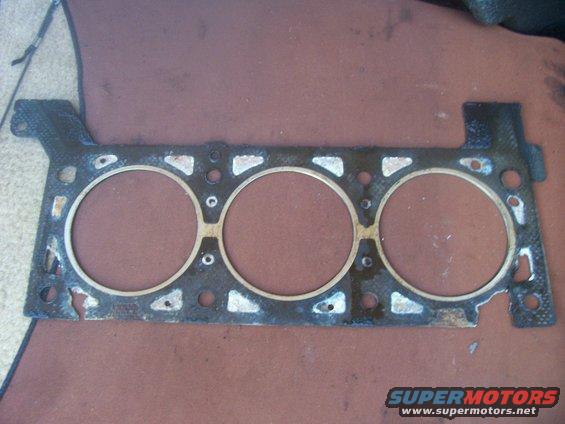 100_0572.jpg Driver's side head gasket.