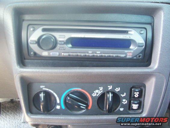 100_0566.jpg Sony CDX-GT10W stereo with AUX input, A/C controls,
