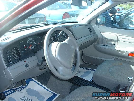 2000 Ford Crown Victoria interior, dashboard and steering wheel