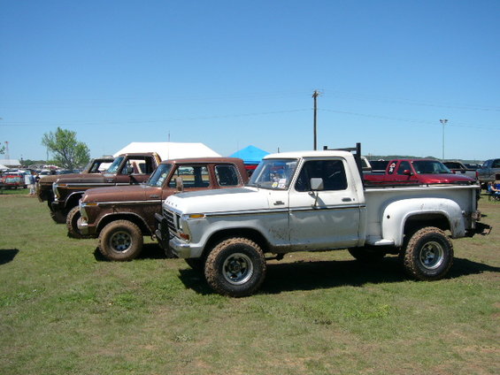 Satex79f350's son's Stepside.