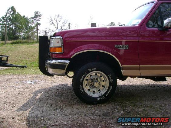 dsc00490.jpg Side of Push Bar-- Note the Transfer case skid plate clearence, Took 3/4 of an inch out of it- hung too low for my taste.....