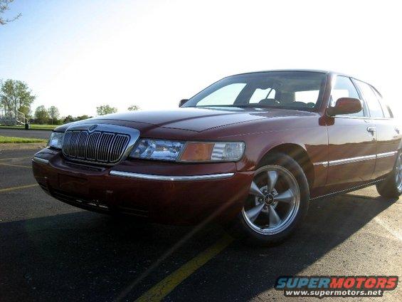Maroon 2000 Mercury Grand Marquis 3q-front view