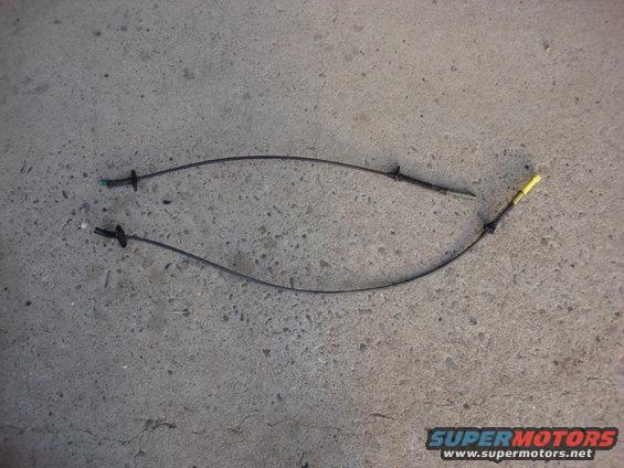 efiandcarb-cable.jpg The EFI cable is longer than the carb cable. the EFI cable is on the bottom.