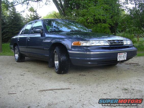 Dark blue 1995 Ford Crown Victoria 3q-front view with chrome wheels