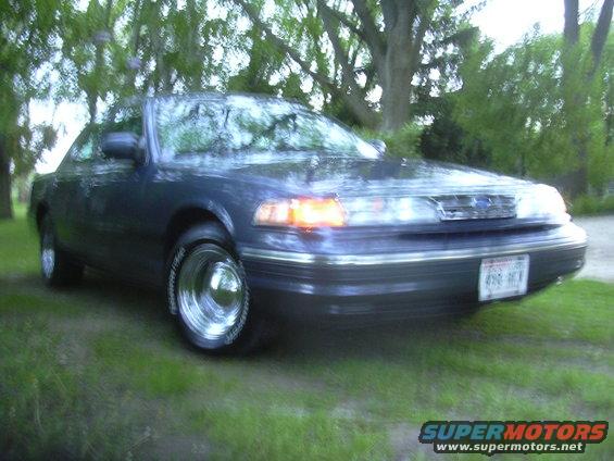 Dark blue 1995 Ford Crown Victoria 3q-front view with chrome wheels