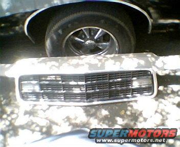 Grille and wheel assembly from a vehicle