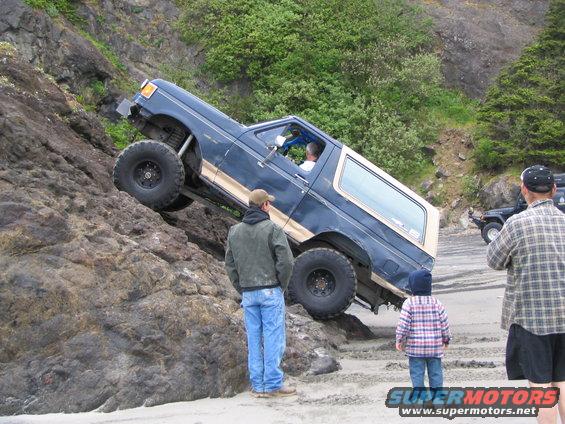 2007longbeach-013.jpg Mike rock climbing
