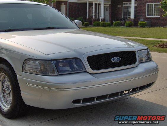 2002 Ford Crown Victoria front end with black grille and chrome trim