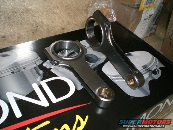 Forged H-beam connecting rods on a box with piston graphics