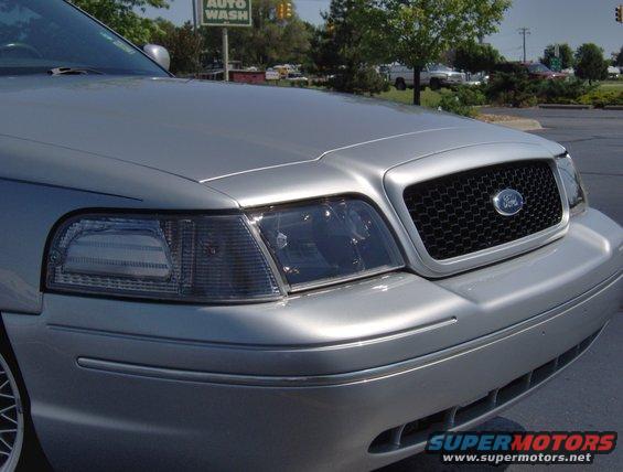 2002 Ford Crown Victoria front grille and headlights