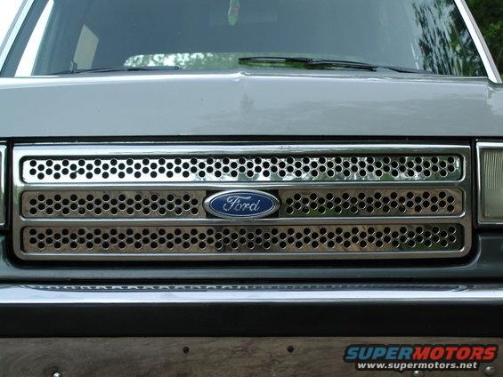 1989 Ford Bronco front grille with Ford logo