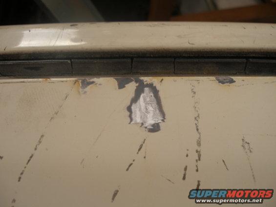Looking at the top of the tailgate. Lots of little pinhole rust spots. I call them pimple rust