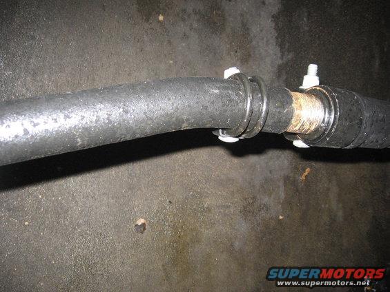 Exhaust pipe connection with two clamps and bolts