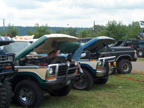 FordNut trying to fix something on his Bronco.