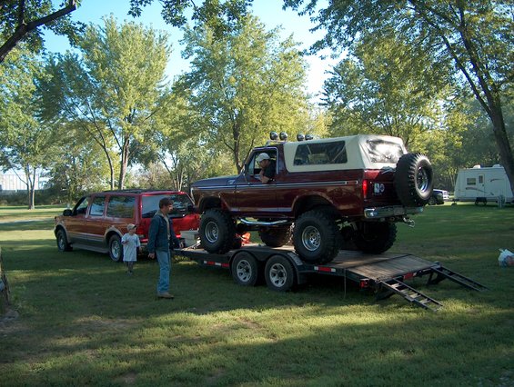 Xlt79brnc's Bronco and his tow rig.