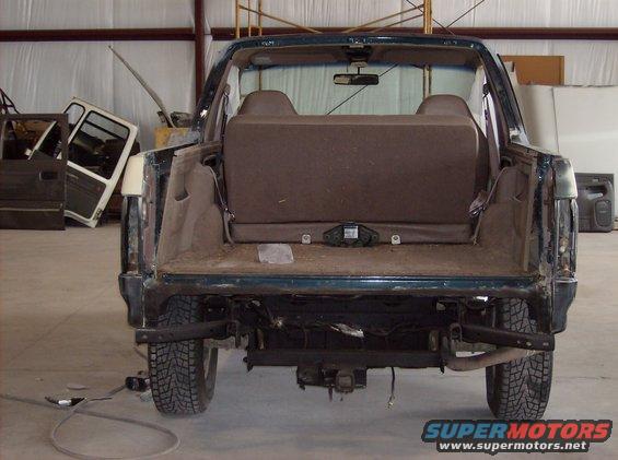94broncoresto10.jpg rear view of rust repair