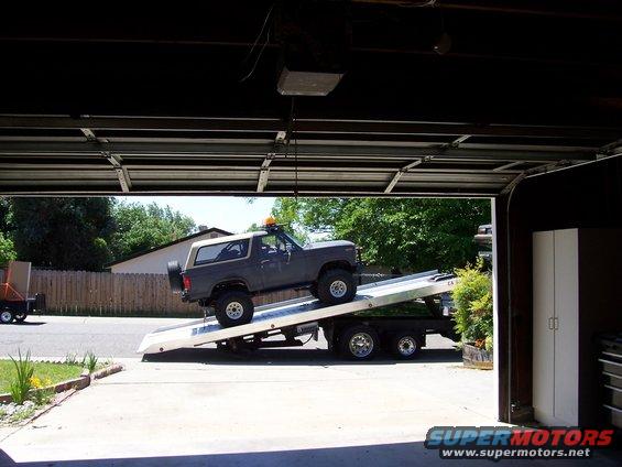 movetow9.jpg time to unload the bronco