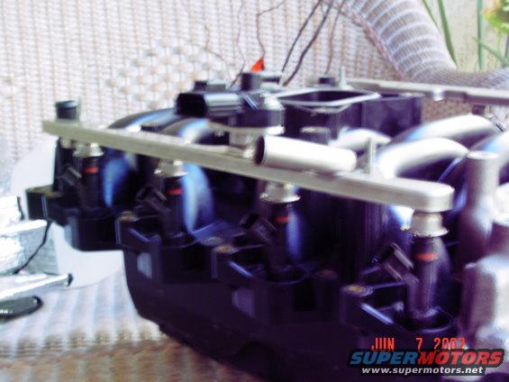 Injectors, fuel rail, and Pressure sensor