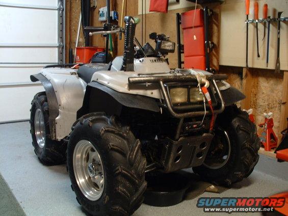 dscf0008.jpg LIKES TO MESS WITH THE BIG BIKES HEADS!!