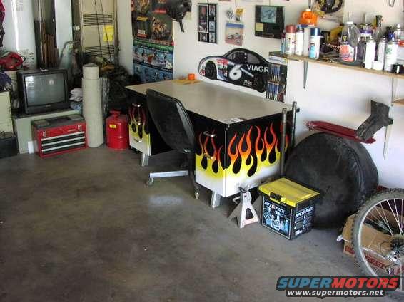 flamedesk2.jpg bored redneck + spraypaint =