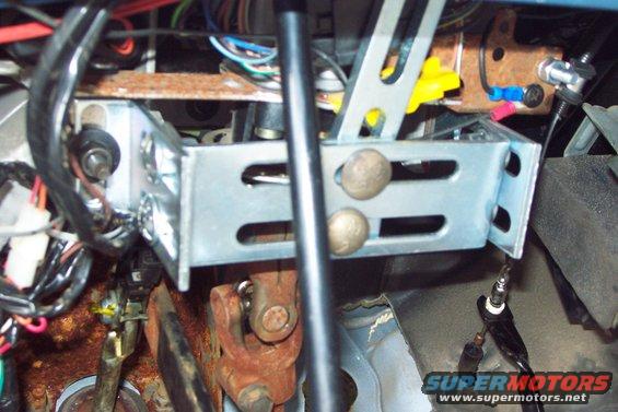 20070608--hand-control-005.jpg Mounting
Wells-Engberg CT-100 Rotary Hand Operated Driving Contol
(6/8/2007)