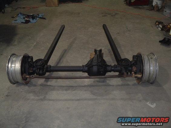 solid-axle-swap-056.jpg Dana 44 with the extended radius arms bolted on 