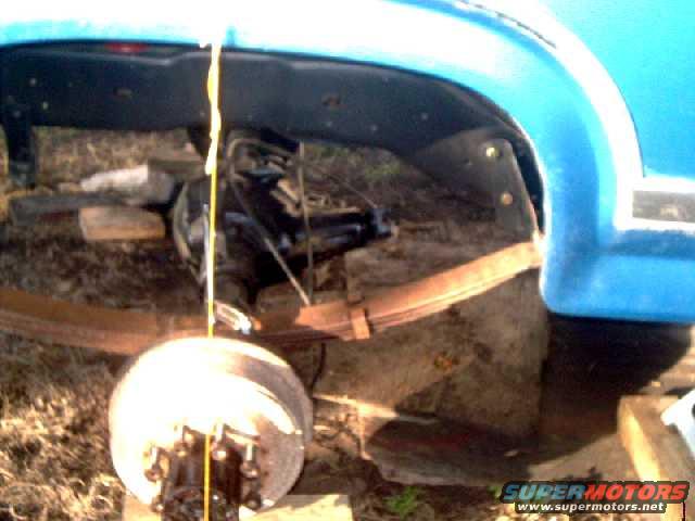 shackleflip843.jpg Axle re-cenetered at ride height by moving front hangers back 2 inches