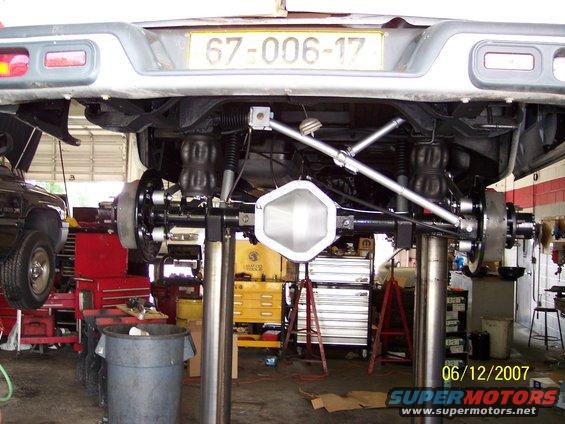 Rear axle and suspension with air bags, license plate 67-006-17