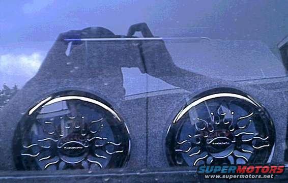 subsback.jpg Subwoofers looking through the rear window, too big.