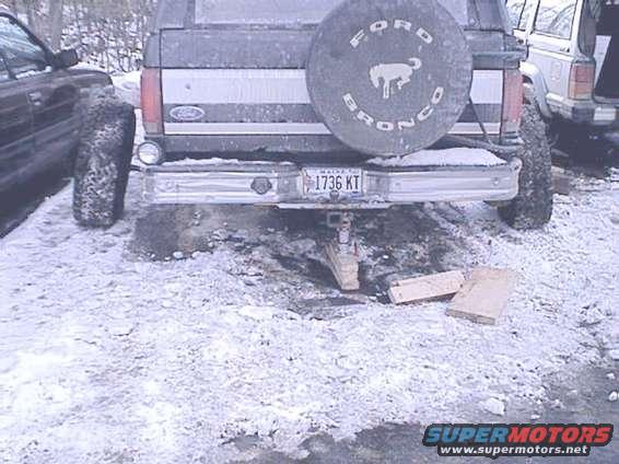 bronco1rear.jpg Blown up rear end, axles sticking out