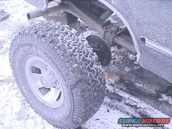 bronco2rear.jpg Blown up rear end, axles sticking out
