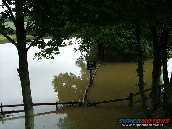 2007_0616bridgeflood0017.jpg 