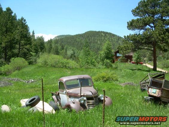 switz--sug-018.jpg old rusted truck