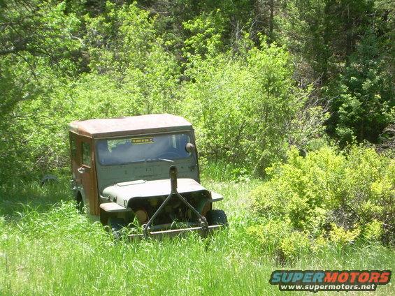 switz--sug-019.jpg cool old 40's Jeep I wish I could restore to its former glory