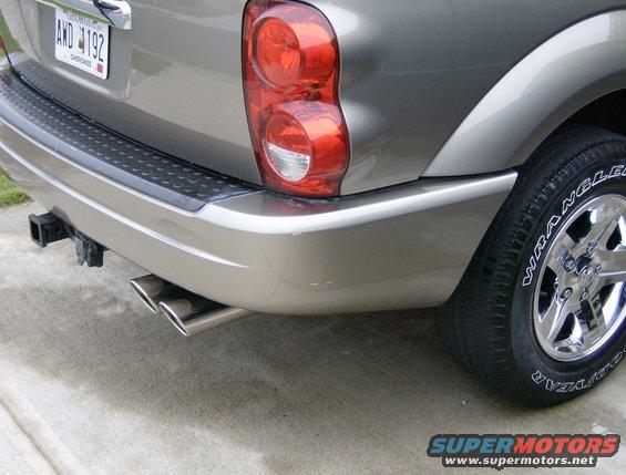 Rear view of a 2004 Dodge Durango with dual exhaust and trailer hitch