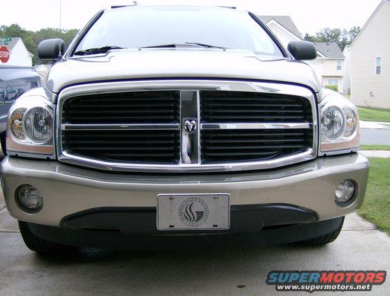 Front view of a 2004 Dodge Durango with a chrome grille and a license plate
