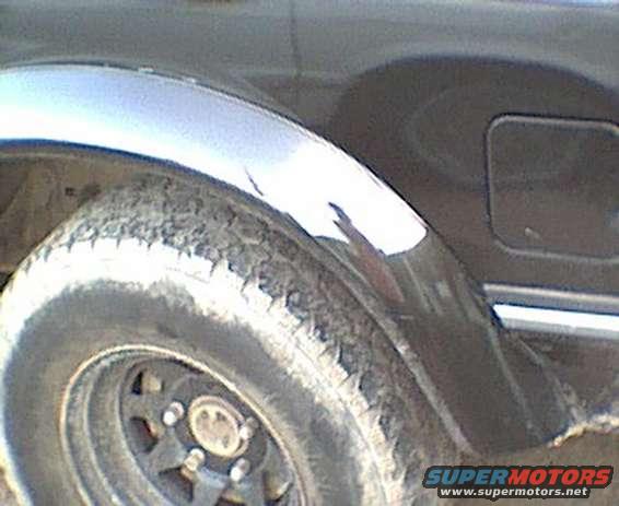 1989 Ford Bronco rear wheel well and tire