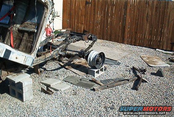 Vehicle chassis and suspension with a wheel on cinder blocks