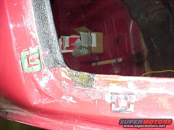mvc901f.jpg Trim clips on the front windshield - I had to use pop rivets on a couple because the little posts were broken. 