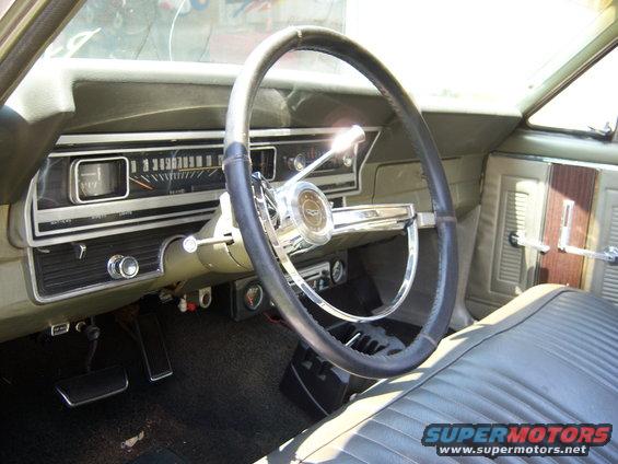 download-june-26-2007-027.jpg interior needs some work, someone had used craft paint and painted the dash with a brush