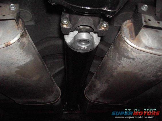 pict1124-(medium).jpg Carbon fiber driveshaft and new 1350 series yoke installed