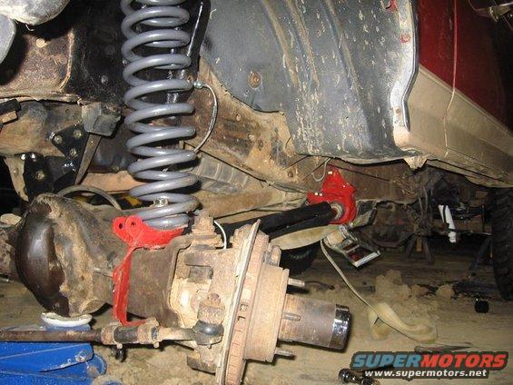 img_1462.jpg driver side getting close to be done
extended radious arm on
shock on
needing to cut off the sway bar link mounting point