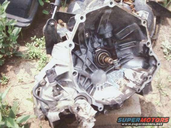 5speed.jpg I got the 5-speed tranny out.
(NOW IN WHITE CAR!)