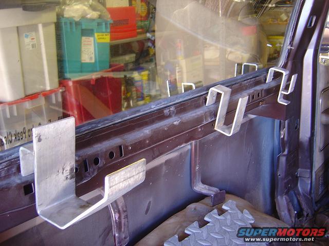 b2jakbrkt12.jpg