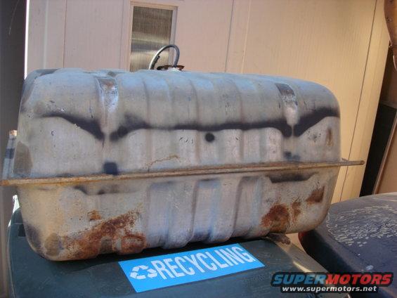 83-gas-tank.jpg here is the stock 83 carb fuel tank.