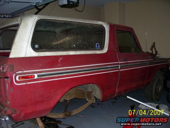 Red SUV with a white removable top, side view, showing leaf springs and a date stamp of 07/04/2007